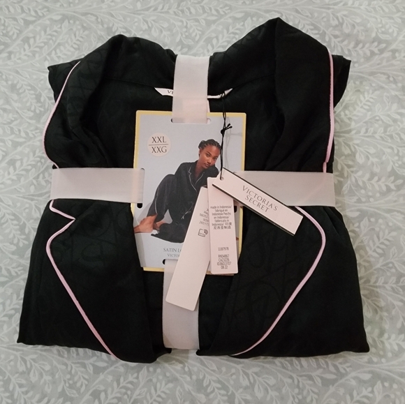 NEW! Victoria's Secret Black Satin Long Pajama SetBlack Pajama Set, Size XXL - Picture 6 of 9